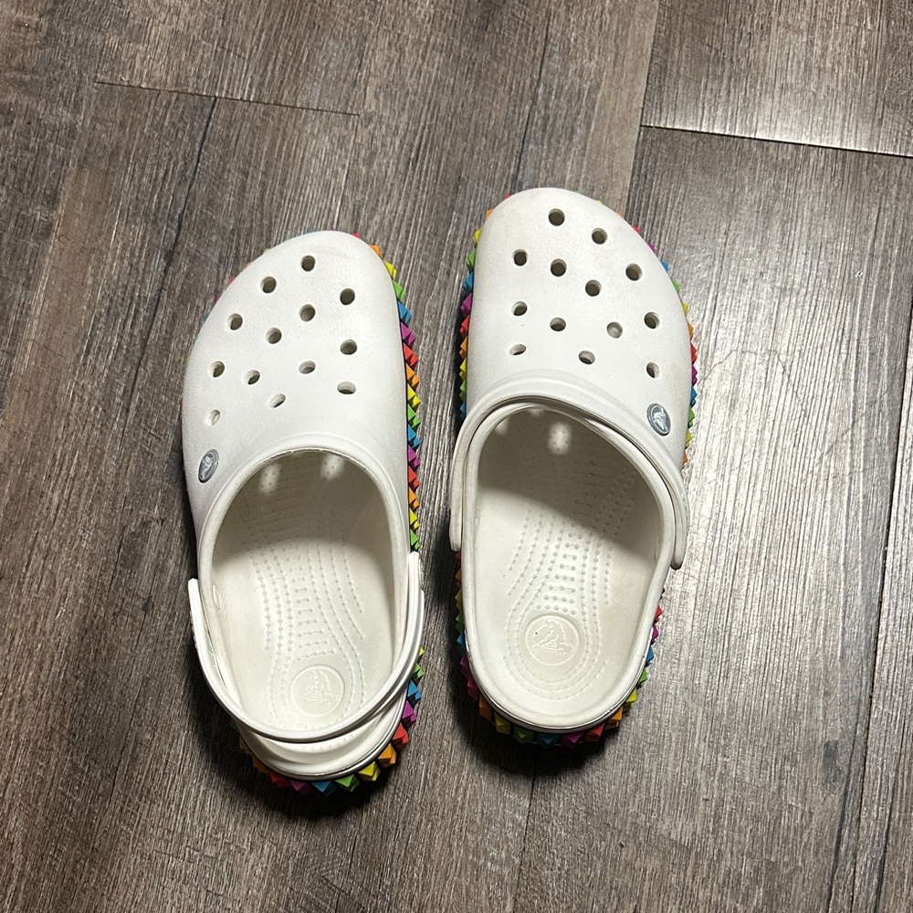 CROCS White Classic Clog with Rainbow Spike Trim - Picture 2 of 6